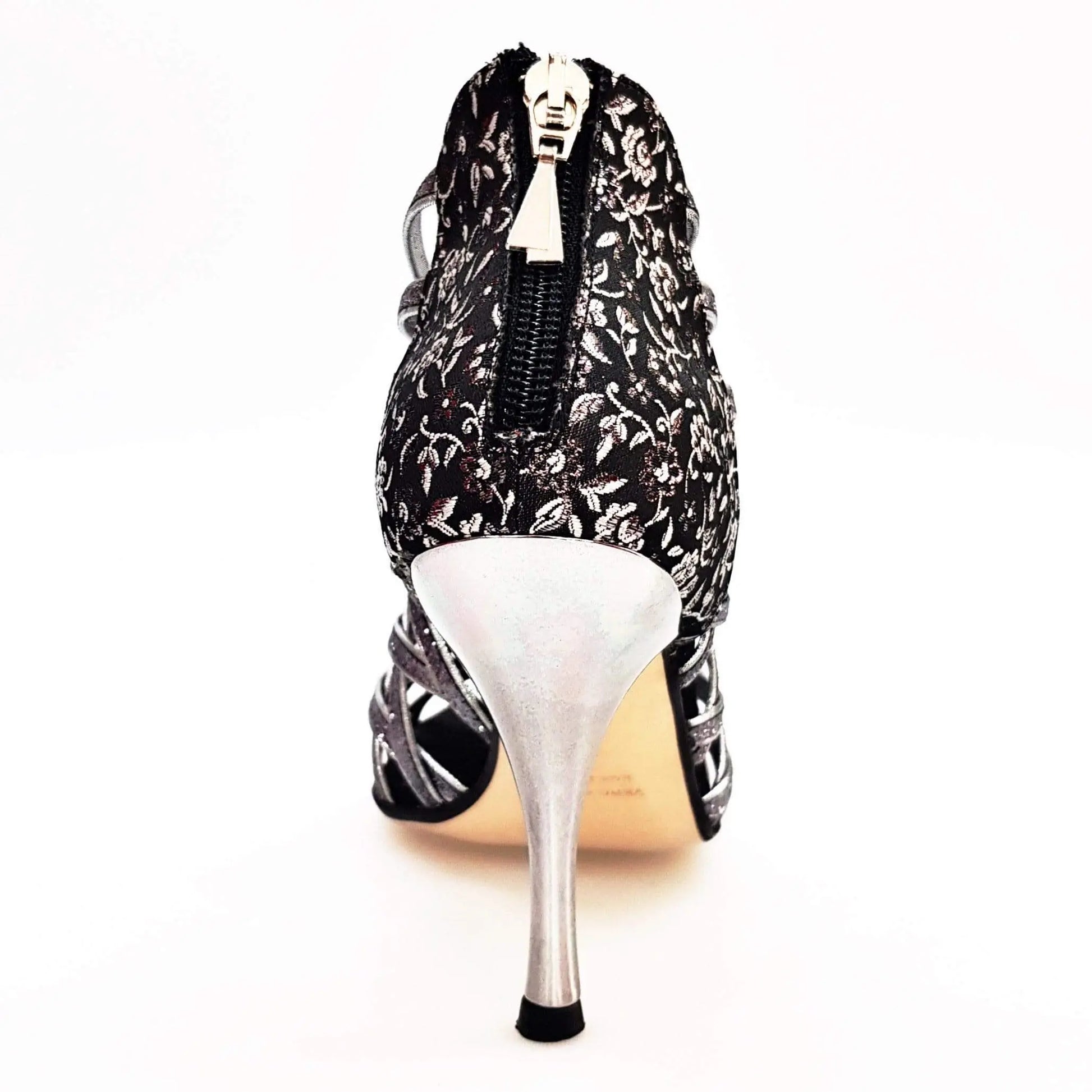 Scarpa da donna Intrigo in glitter carbon e ricamo fiorato argentato con tacco slim, stile elegante e raffinato.