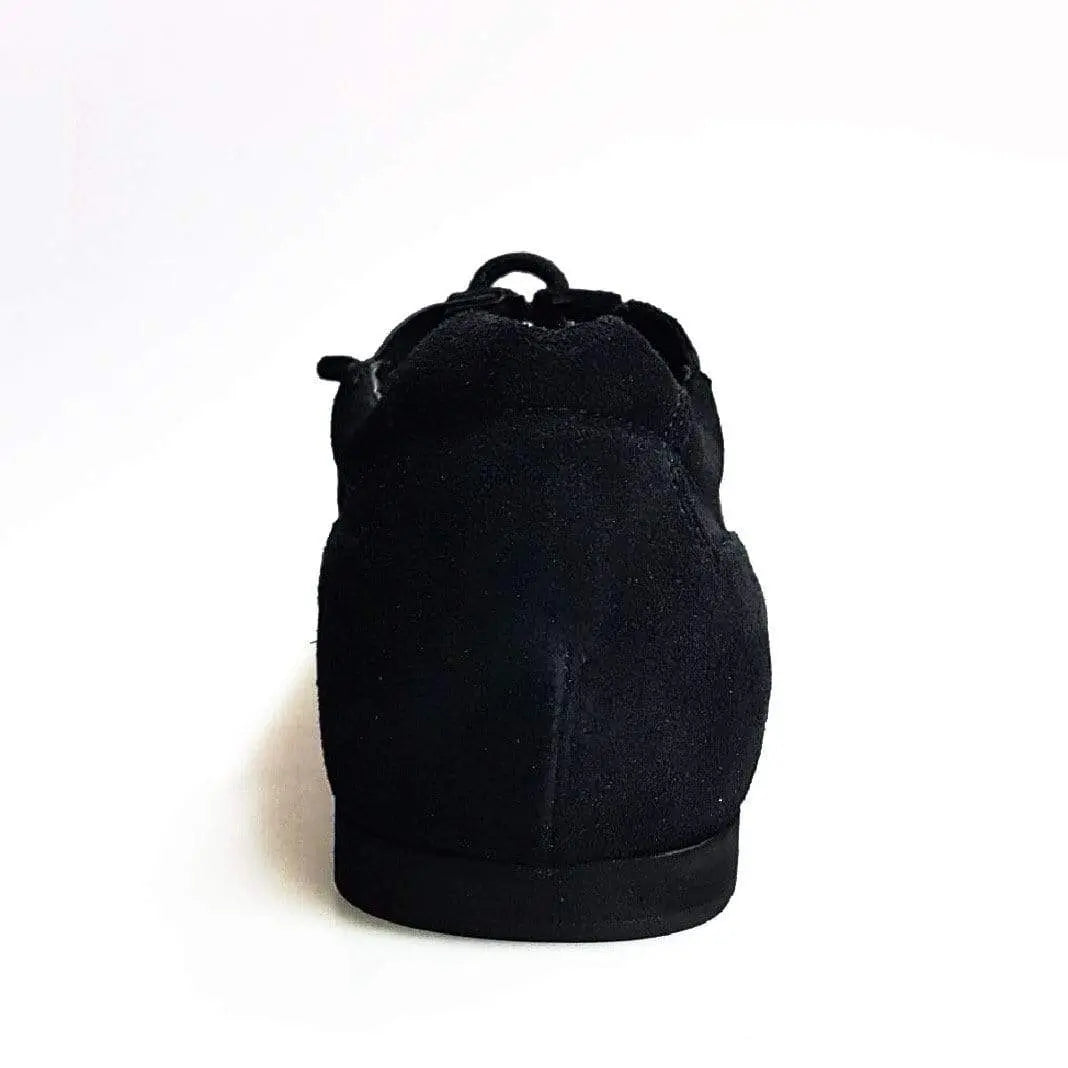 Scarpa sneaker Pantera in camoscio nero Wish Dance Shop, modello Ivan, con design elegante e comfort extra.