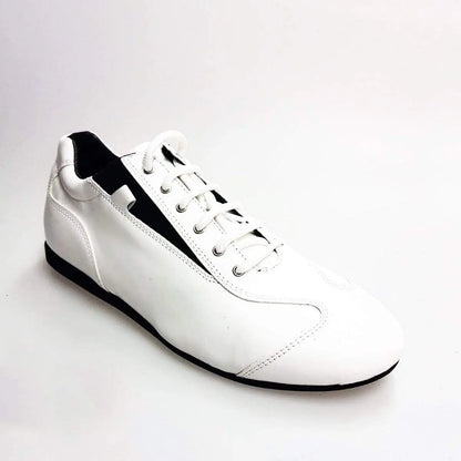 Scarpa sneaker in pelle bianca Panama Ivan di Wish Dance Shop, comoda e stile, vista frontale con dettagli in pelle.