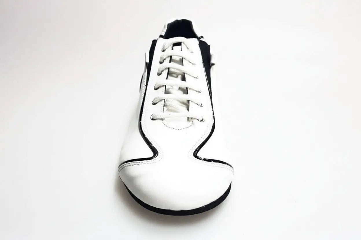 Scarpa sneaker Habana in pelle bianca con profili neri e suola in Microlight, stile comodo e moderno di Wish Dance Shop.