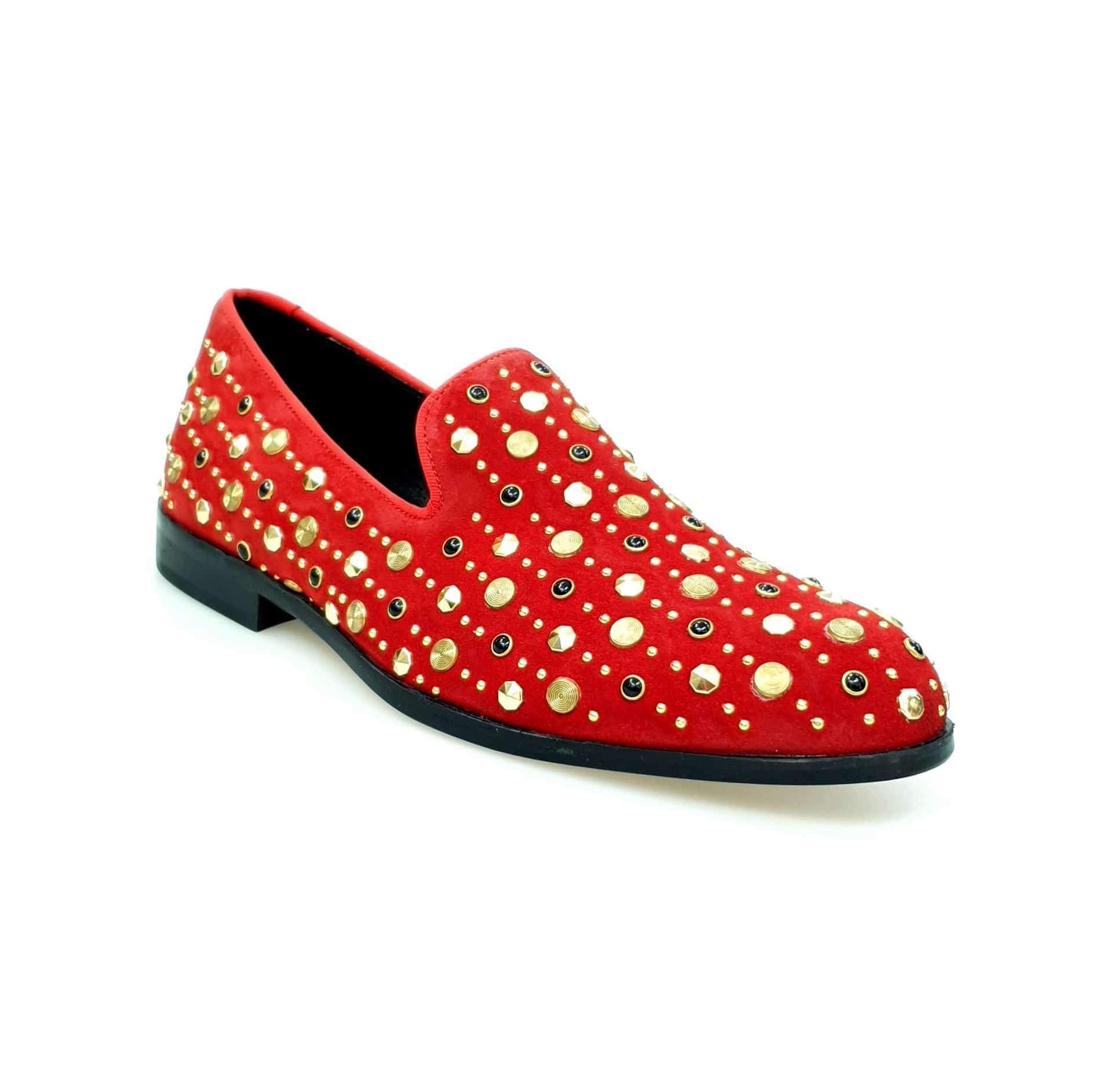 Scarpa mocassino Jack Sparrow Pirata Wish Dance Shop in camoscio rosso con borchie oro e Swarovski neri, fondo cuoio premium.