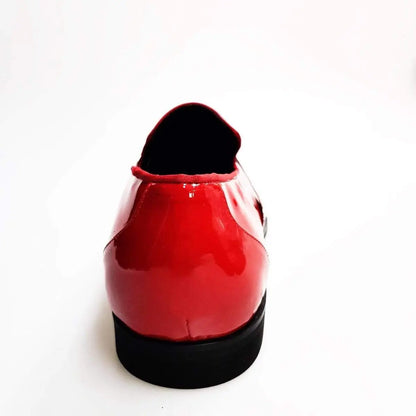 Scarpa mocassino Jackson di Wish Dance Shop in vernice rossa, fascia argento, foderata in vera pelle italiana.