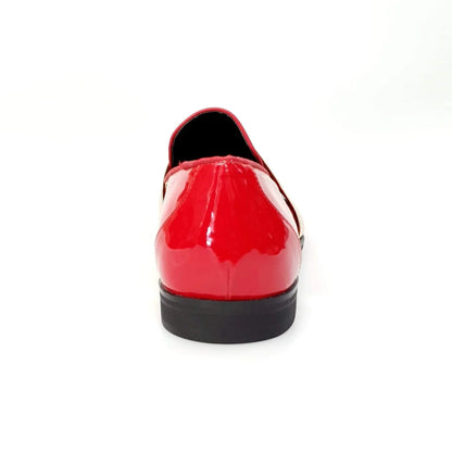 Mocassino Jackson di Wish Dance Shop in vernice rossa con fascia oro, foderato in vera pelle italiana.