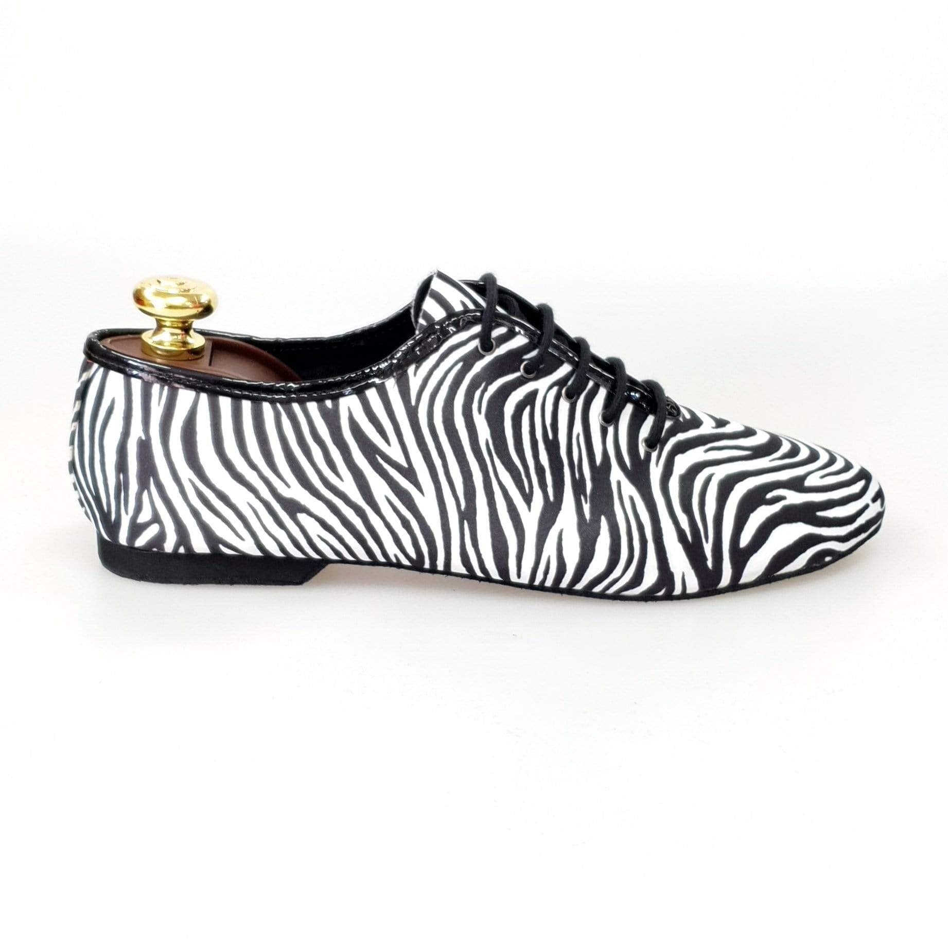 Scarpa jazz Jazz 03 Zebra in raso seta fantasia zebrata con profilo vernice nera, elegante e originale.