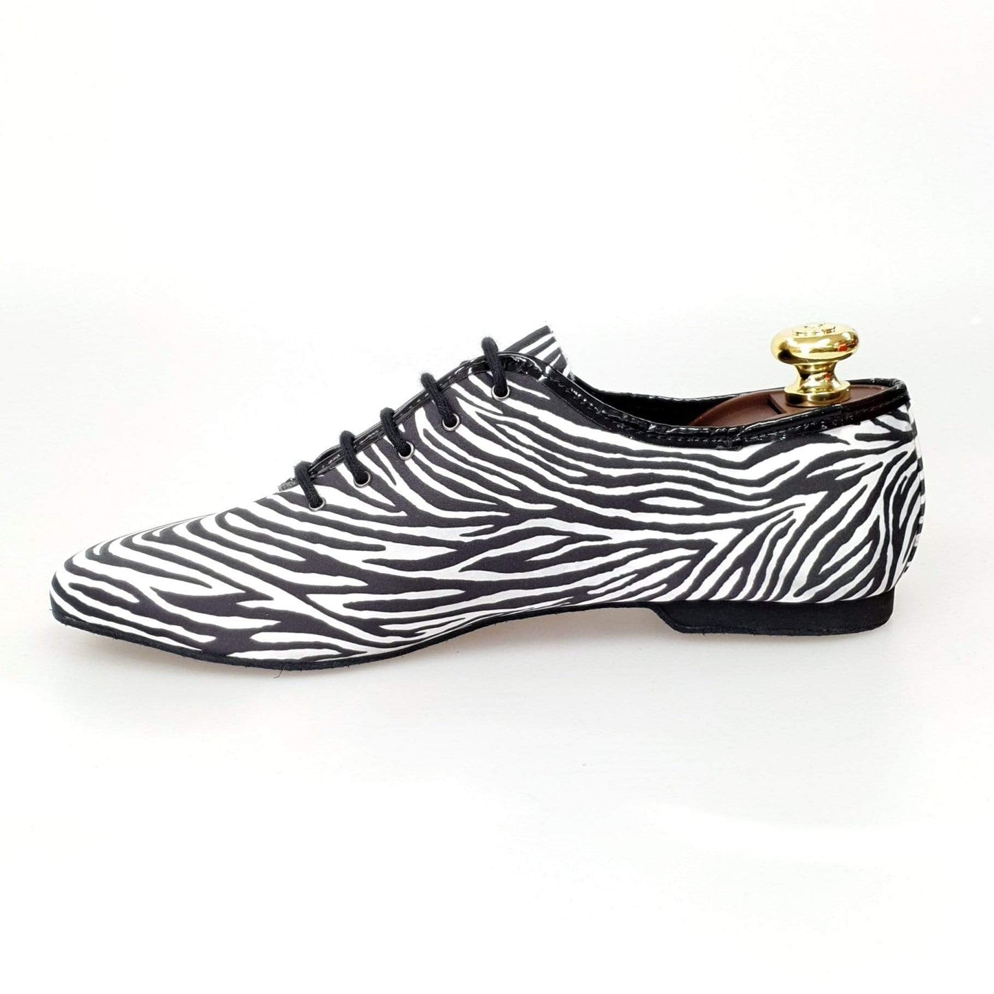 Scarpa Jazz Wish Dance Shop Jazz 03 in raso seta fantasia zebrata con profilo in vernice nera, elegante e ricercata.