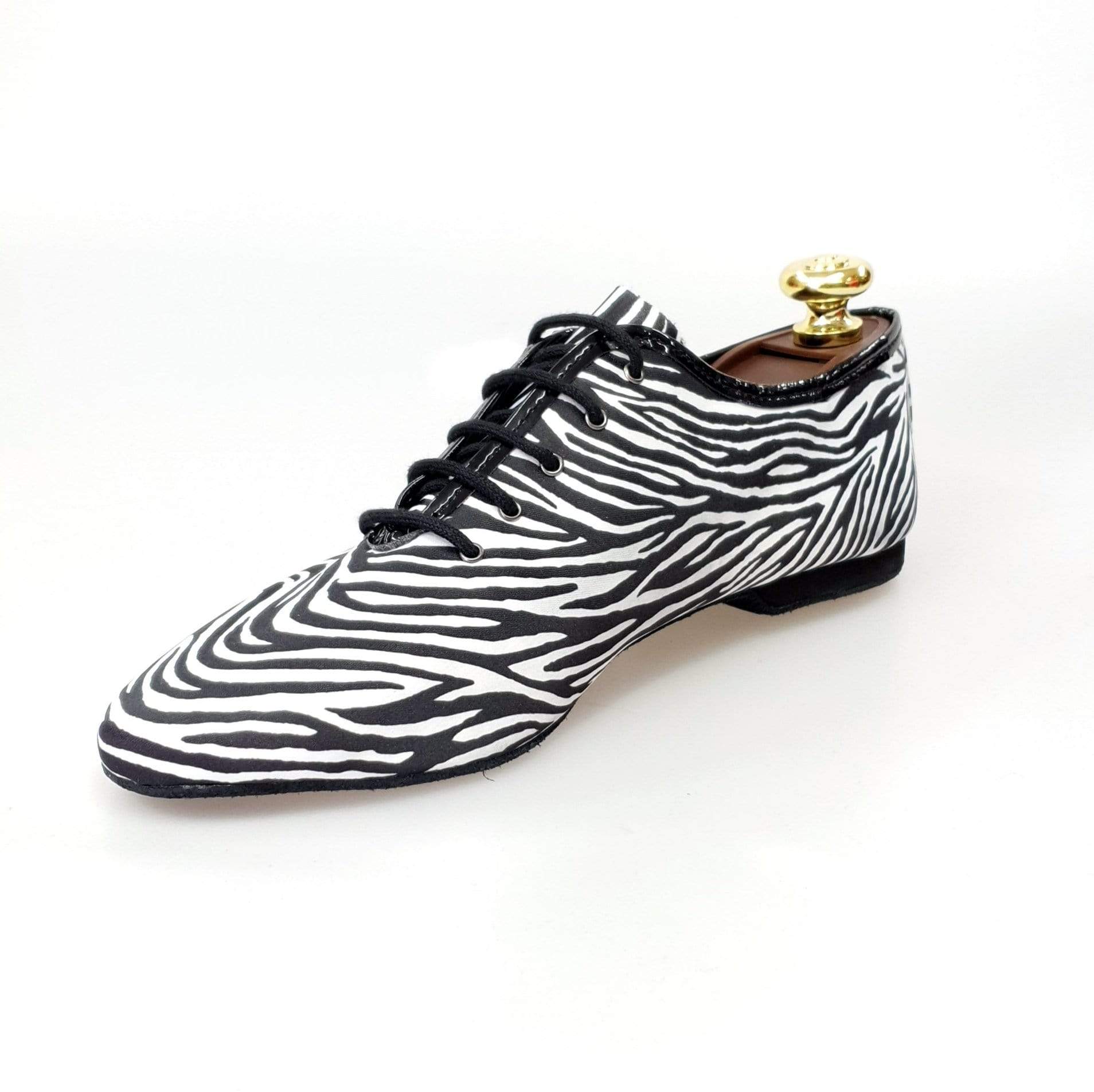 Scarpa Jazz Jazz 03 Zebra in raso seta fantasia zebrata con profilo vernice nera, design elegante e raffinato.