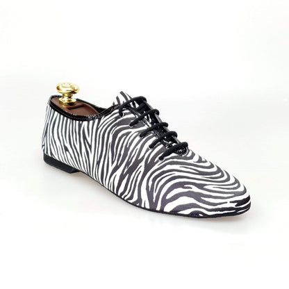 Scarpa Jazz Wish Dance Shop Jazz 03 in raso seta fantasia zebrata con profilo in vernice nera, elegante e originale.