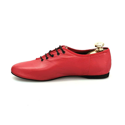 Scarpa Jazz Confort Jazz 04 in pelle rossa di Wish Dance Shop, mostra dettagli della tomaia in pelle rossa e suola.