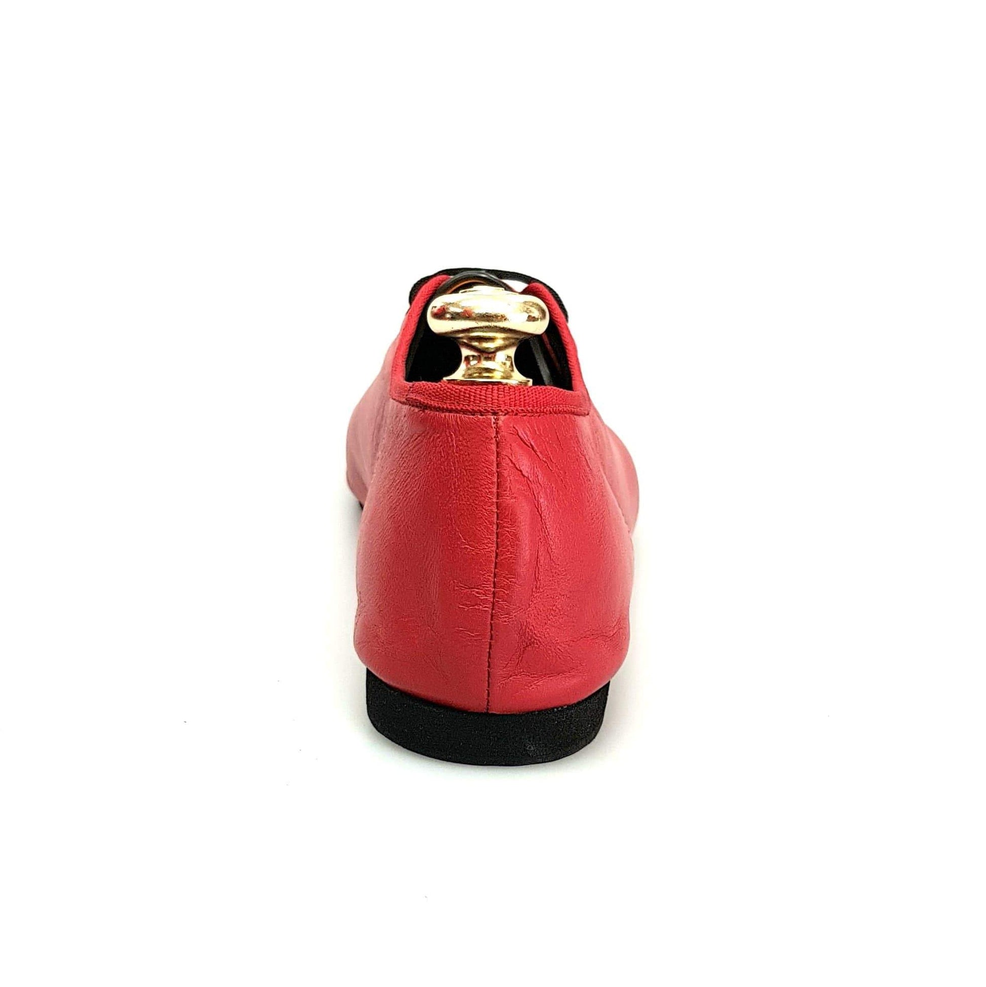 Scarpa Jazz 04 in pelle rossa, comoda e elegante, perfetta per ballare, marca Wish Dance Shop, vista frontale.