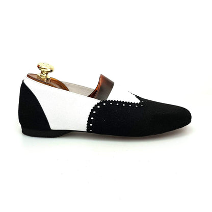 Scarpa jazz Roly Jazz 06 in camoscio nero con elastico bianco e suola bufalo, comoda e flessibile per danza.