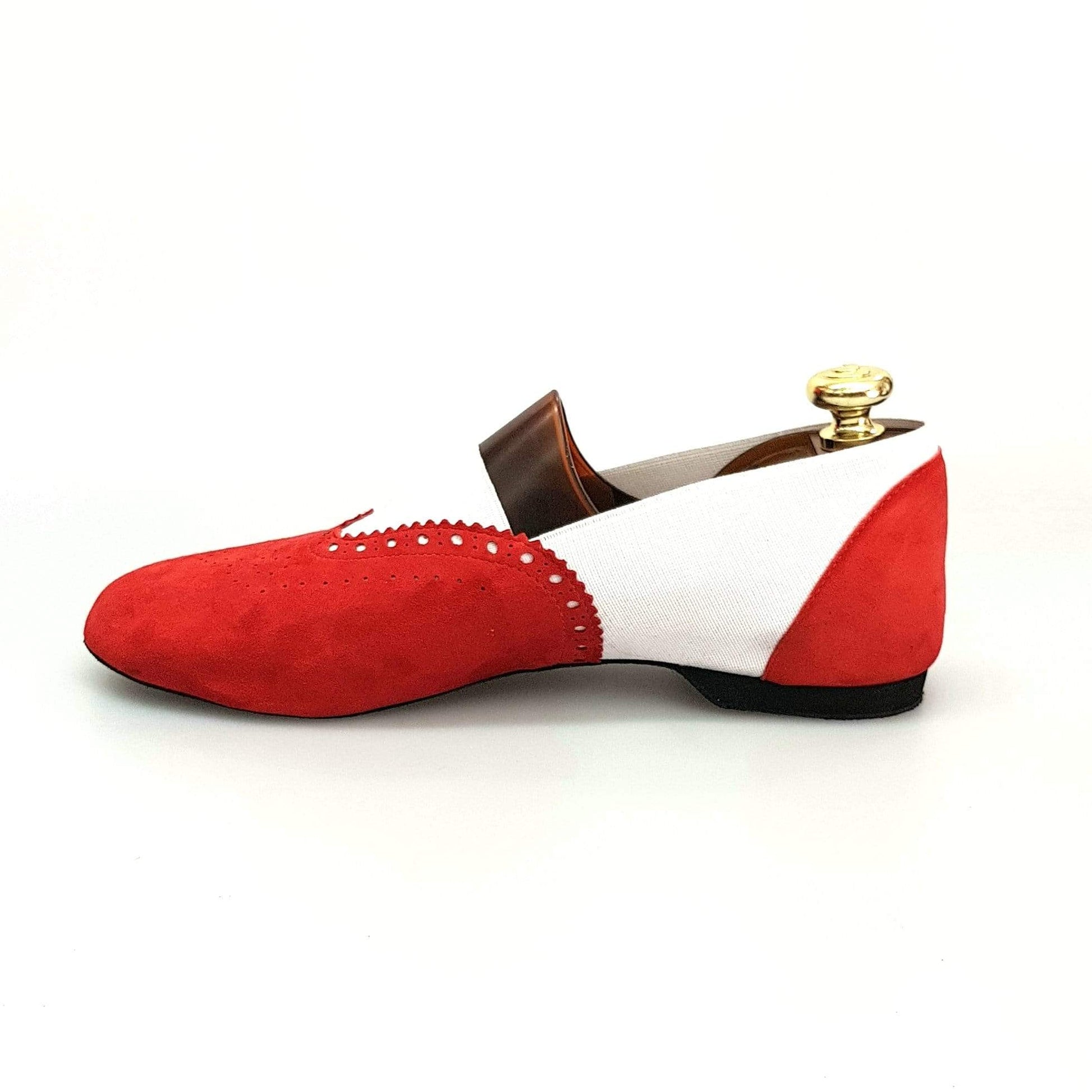 Scarpa jazz Roly Jazz 06 in camoscio rosso con elastico bianco e suola bufalo, design confortevole e flessibile.