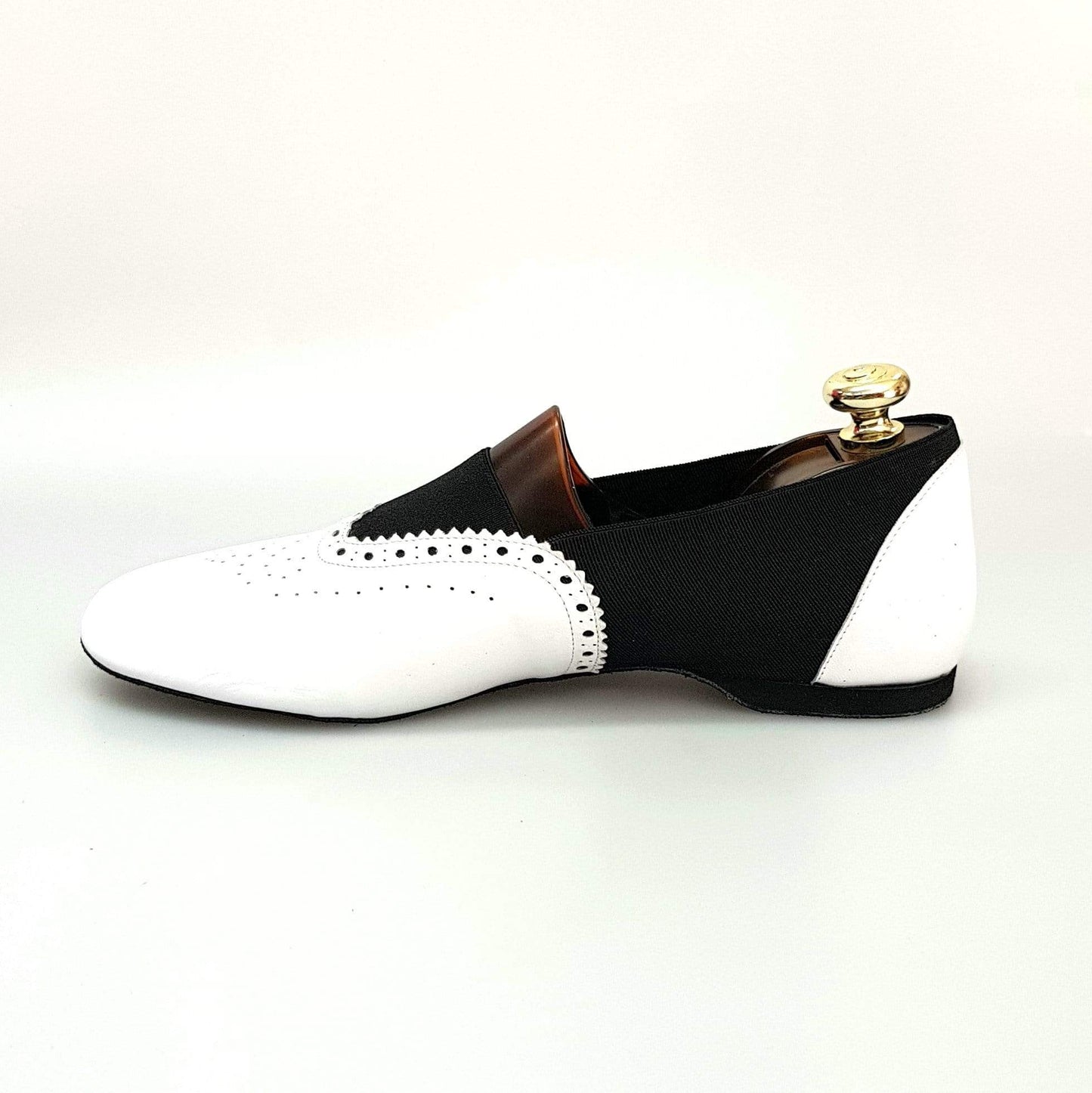 Scarpa jazz Roly Jazz 06 in pelle bianca con elastico nero e suola bufalo con comfort flex.