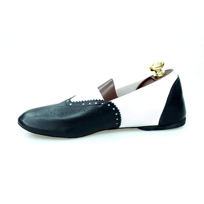 Scarpa jazz Roly Jazz 06 in pelle nera con elastico bianco e suola bufalo, design confortevole e flessibile.