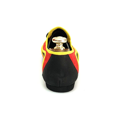 Scarpa Bantu Red Jazz 07 di Wish Dance Shop in camoscio rosso e pelle nera stile angolano con punta rossa.