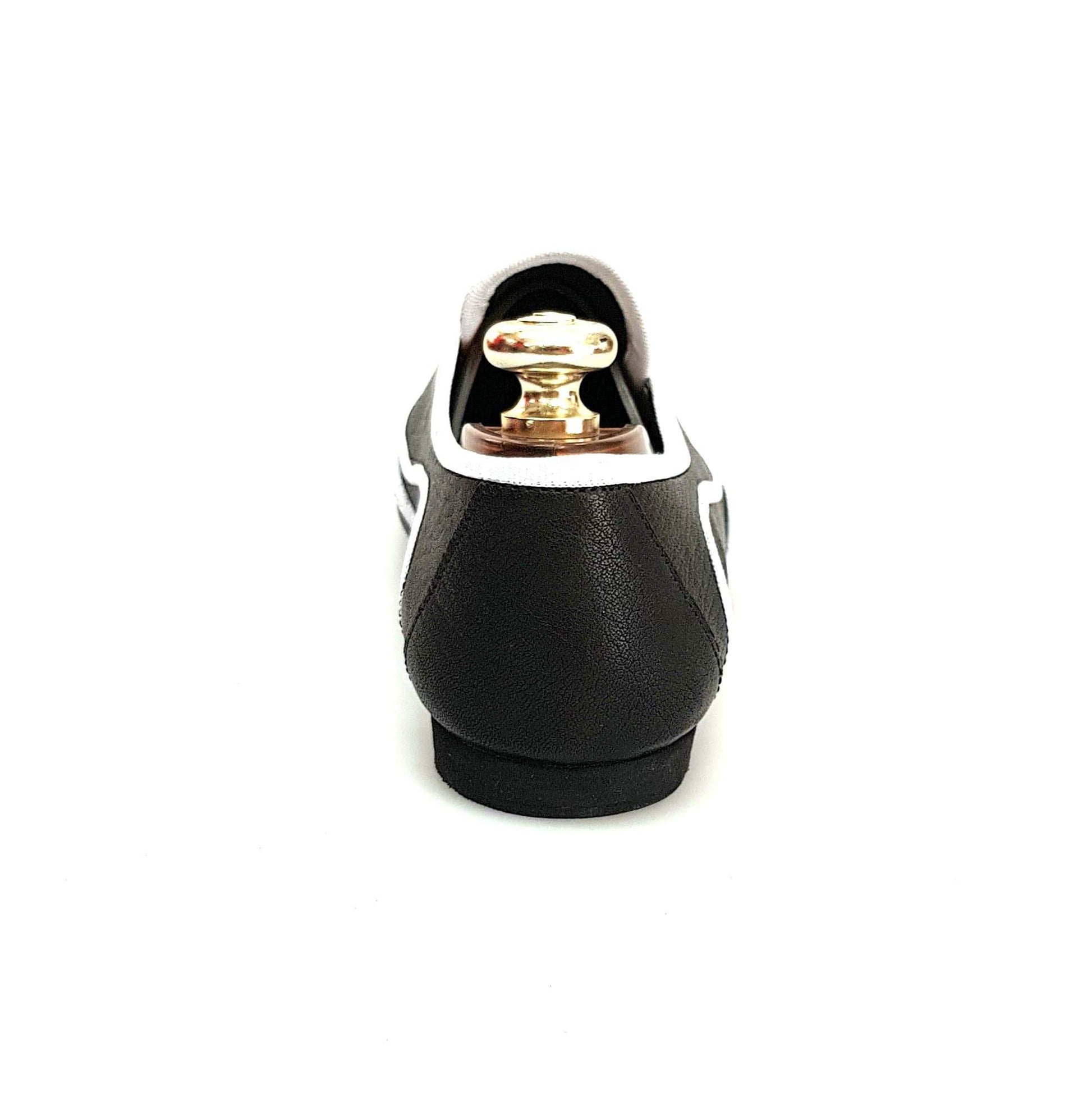 Scarpa jazz Corsaro Jazz 07 in pelle nera con profilo bianco, stile Pachanga, marca Wish Dance Shop, vista frontale.