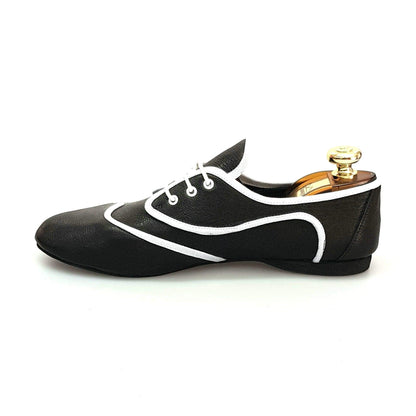 Scarpa jazz Corsaro Jazz 07 in pelle nera con profilo bianco, modello Pachanga, marca Wish Dance Shop.