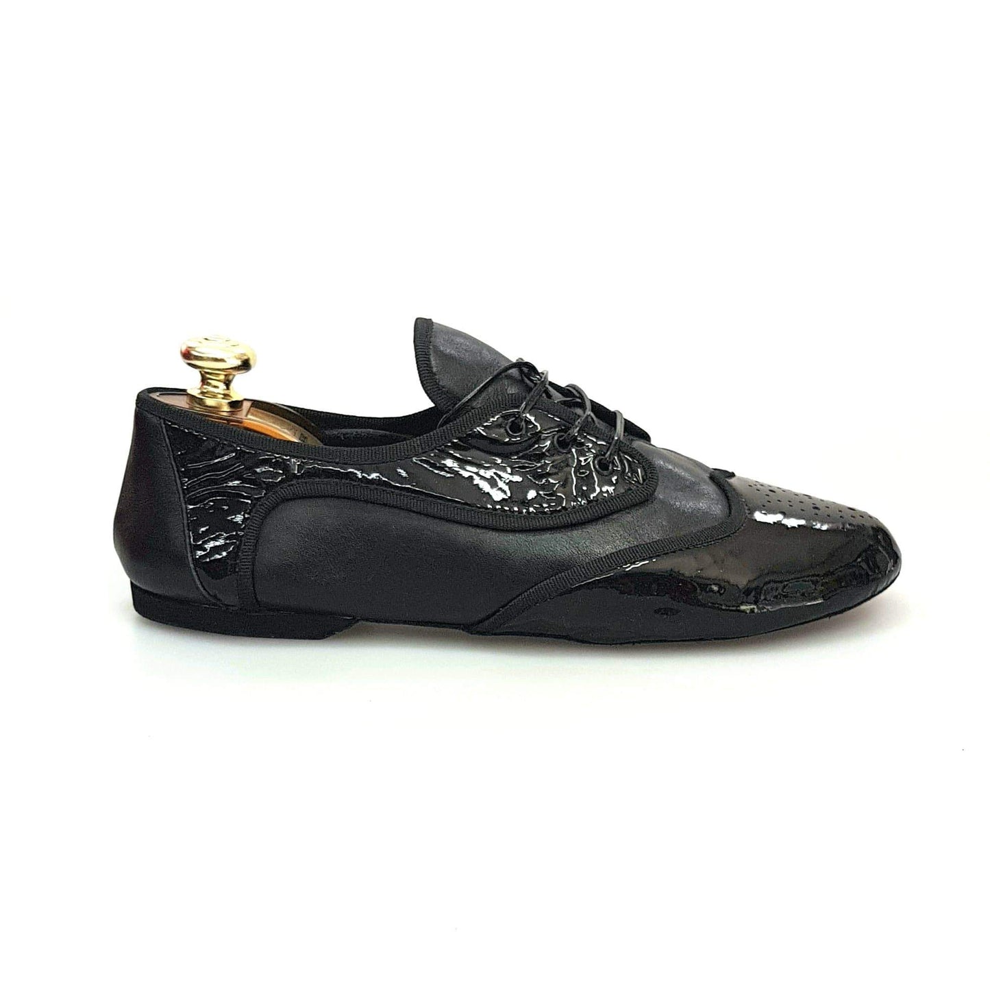 Scarpa jazz Gran Galà (Jazz 07) di Wish Dance Shop in pelle nera e vernice nera, stile elegante e adatto alla danza.