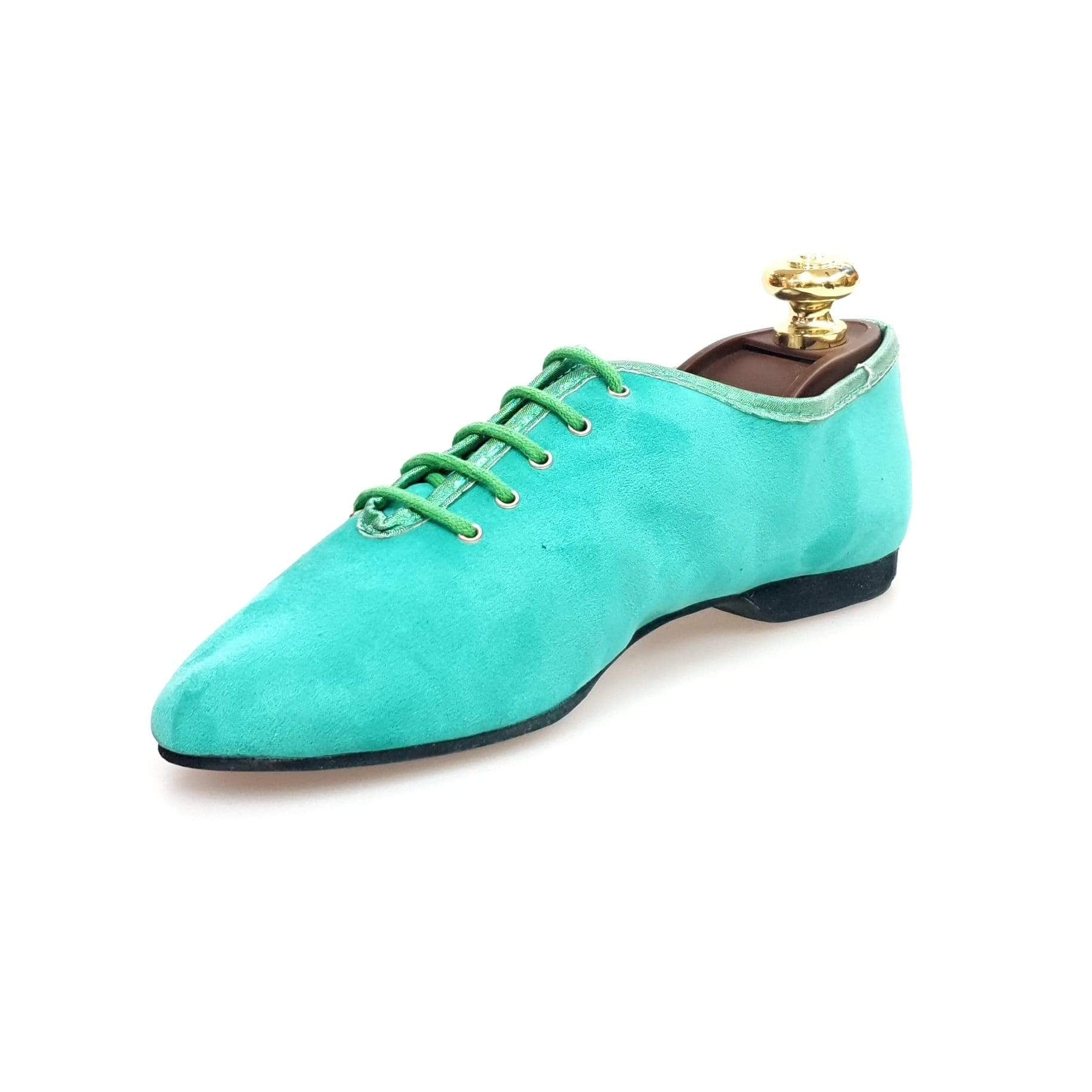 Scarpa Jazz 03 da allenamento in camoscio verde chiaro, marca Wish Dance Shop, vista laterale con suola bianca e dettagli eleganti