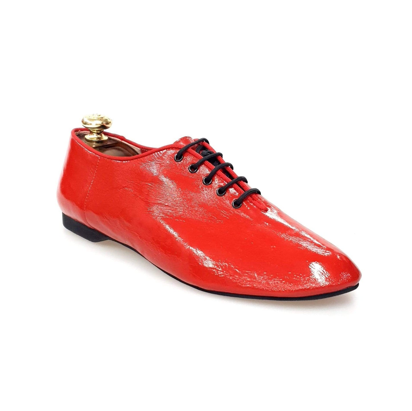 Scarpa Jazz 04 da allenamento in vernice rossa, scarpa da danza Wish Dance Shop, con suola piatta e finitura lucida rossa.