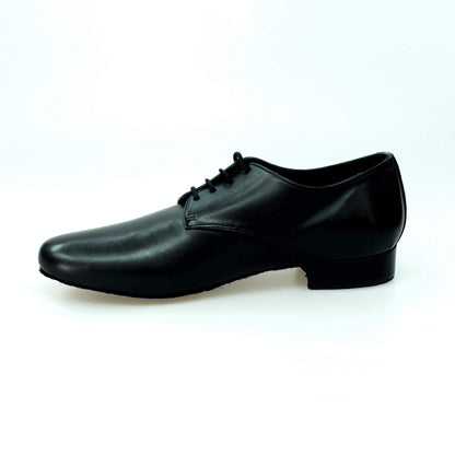 Scarpa Derby Marcy in pelle nera, forma tonda, con stringhe, marca Wish Dance Shop, vista frontale.