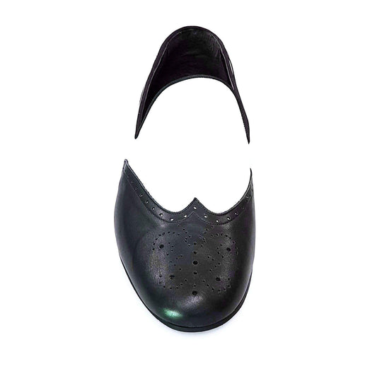 Mocassino brogue in pelle bianca e nera, stile classico, con dettagli traforati, di marca Outlet, scarpe eleganti e alla moda