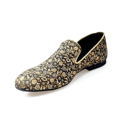 Mocassino da uomo Doge Wish Dance Shop in tessuto veneziano fiorato oro con profili in lurex oro e rivestito in vera pelle italiana.