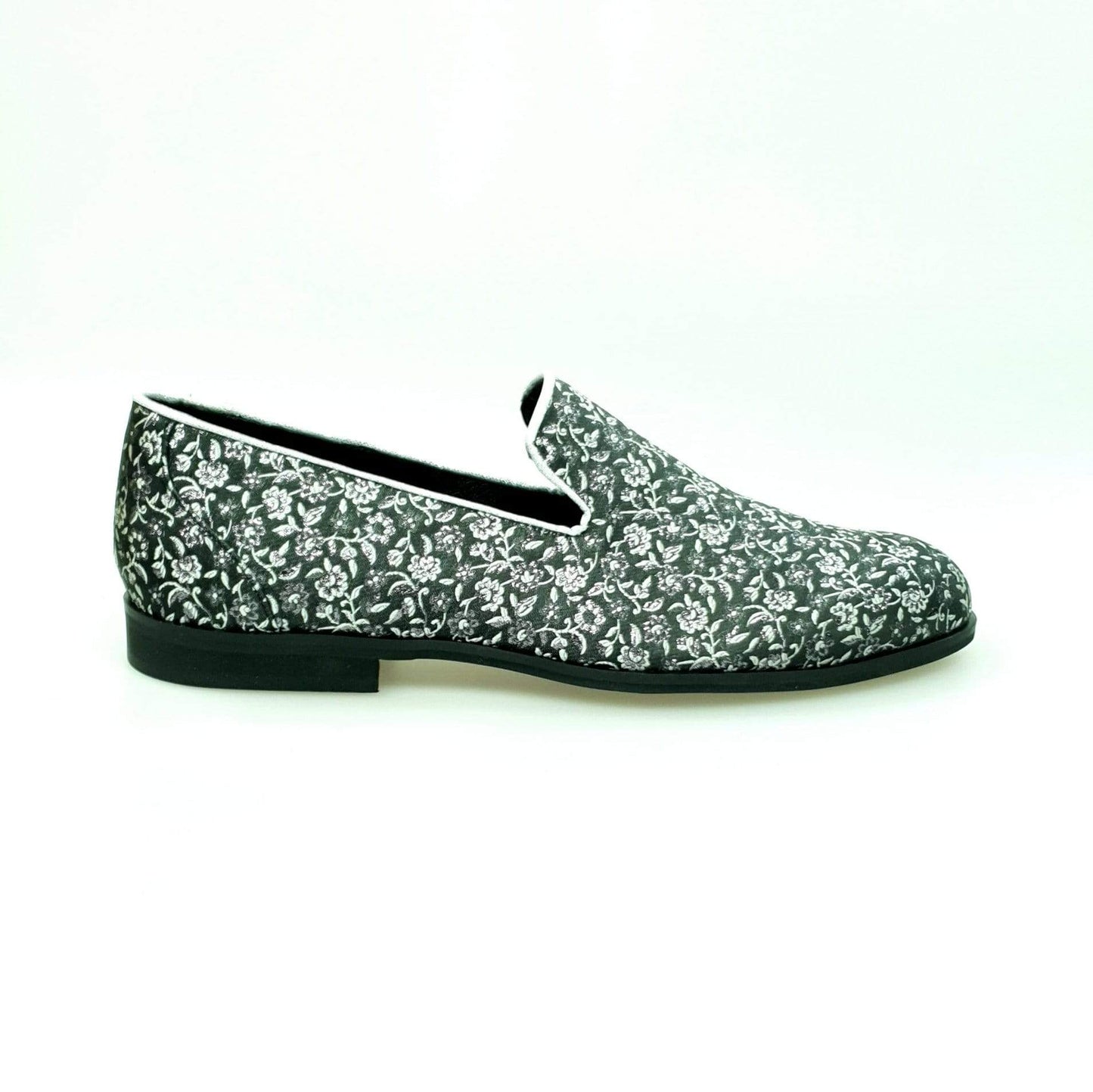 Mocassino da uomo Doge in tessuto veneziano fiorato silver con profili in lurex silver e rivestito in vera pelle italiana.