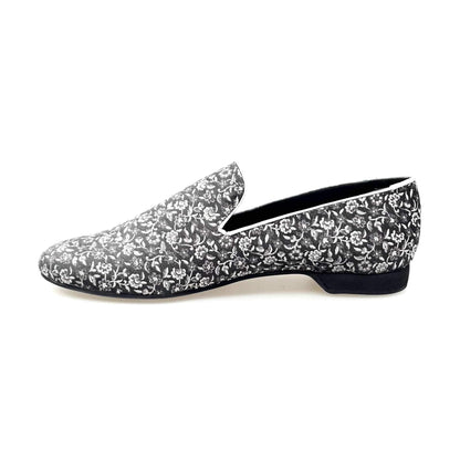 Mocassino da uomo Doge in tessuto veneziano fiorato silver con profili in lurex silver e rivestito in vera pelle italiana.