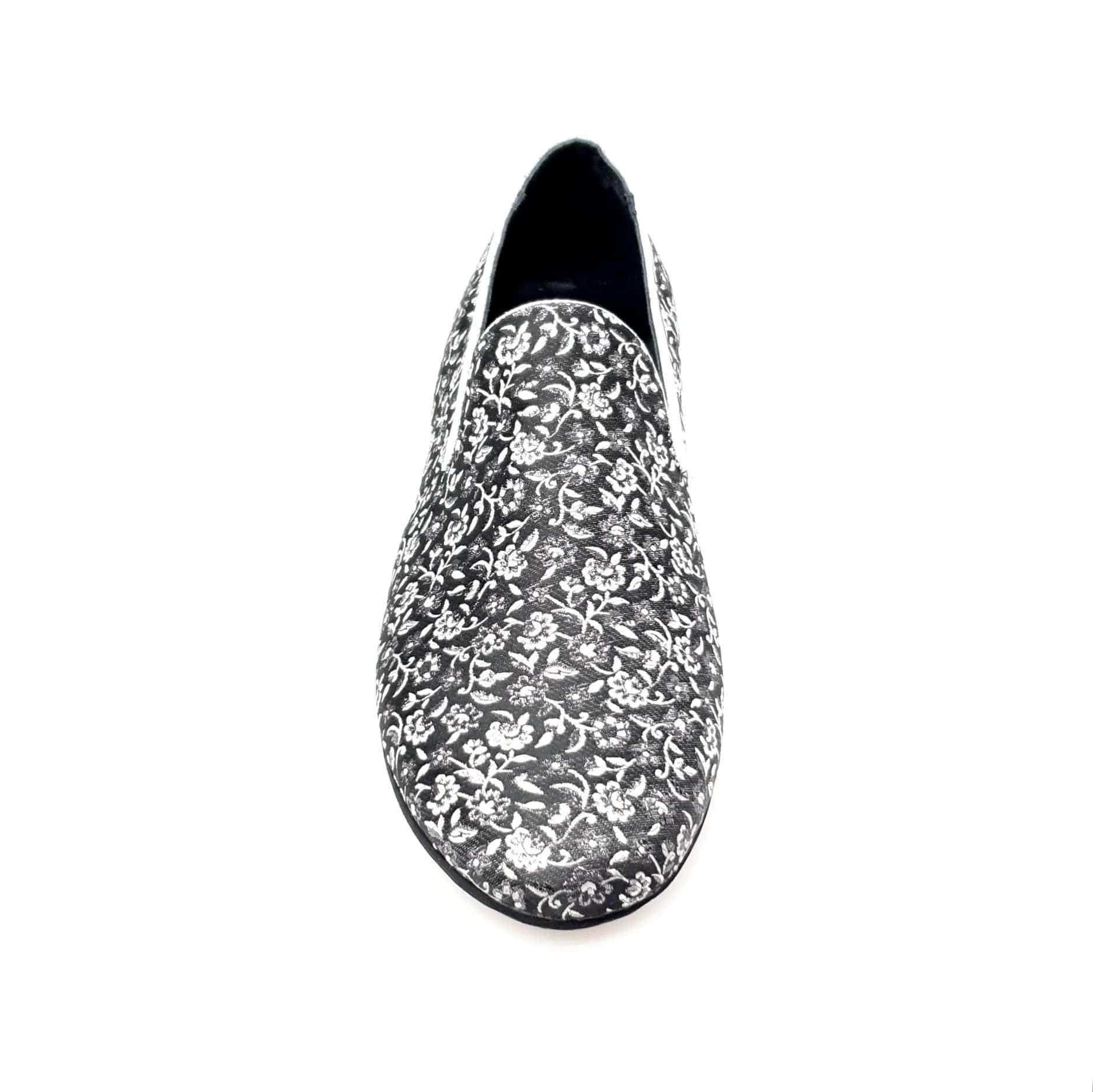 Mocassino da uomo Doge 800PW in tessuto veneziano fiorato argento con profili in lurex e rivestito in vera pelle italiana.