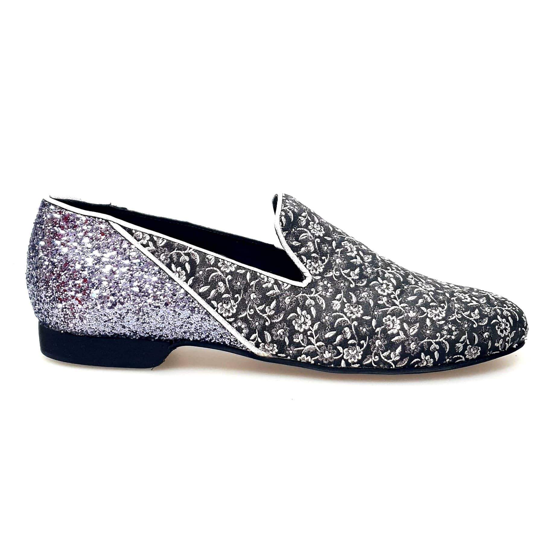 Mocassino da uomo Doge Wish Dance Shop in tessuto veneziano fiorato silver, tallone in glitter carbon e rivestito in vera pelle italiana.
