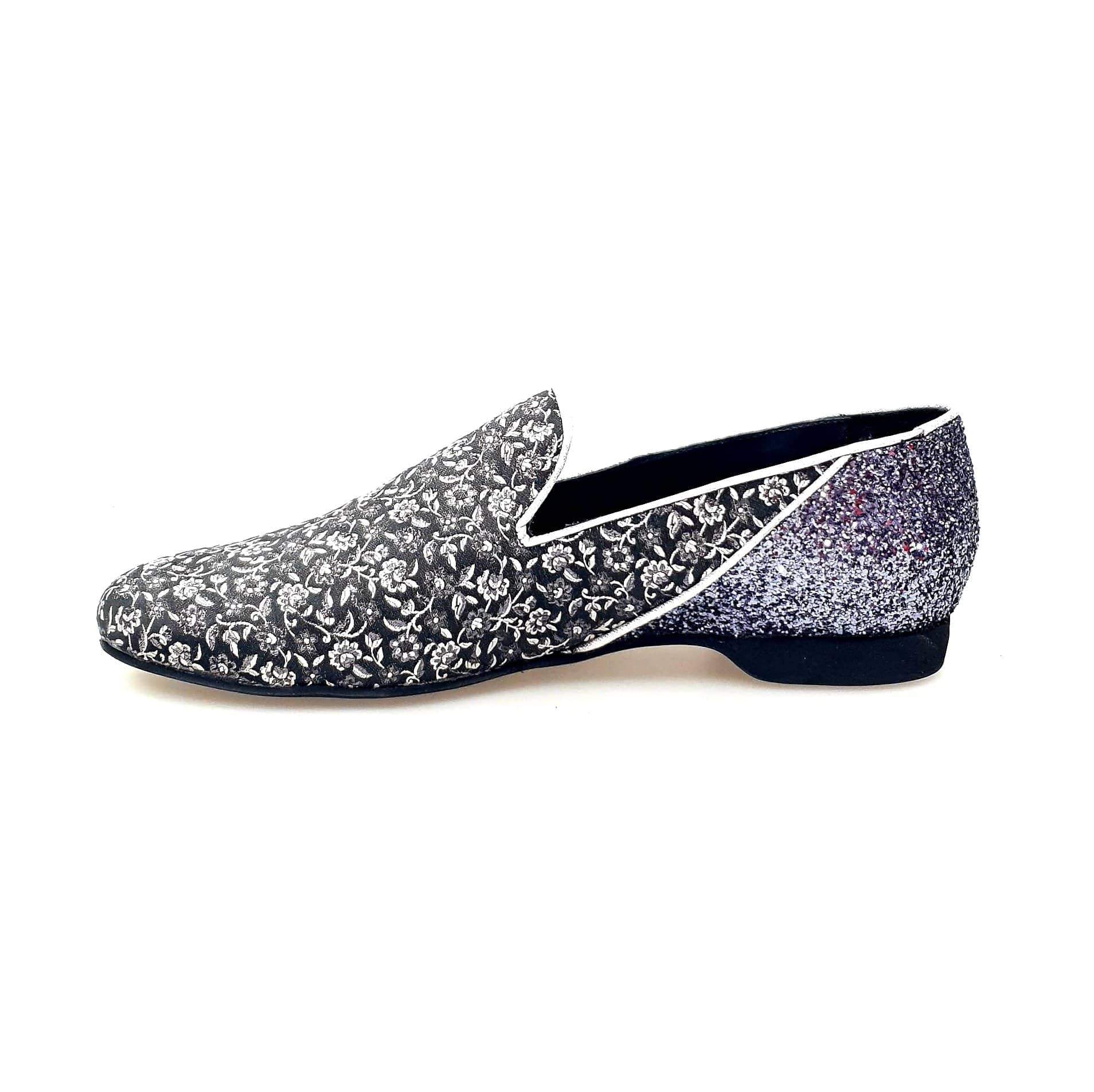 Mocassino da uomo Doge Wish Dance Shop in tessuto veneziano fiorato silver con tallone in cristallo grigio carbon, rivestito in vera pelle italiana.