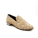 Load image into Gallery viewer, Wish Dance Shop Mocassino Jack Sparrow in Camoscio Beige Swarovski Cristall incastonati con Borchie grandi e piccole dorate
