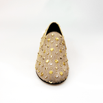 Load image into Gallery viewer, Wish Dance Shop Mocassino Jack Sparrow in Camoscio Beige Swarovski Cristall incastonati con Borchie grandi e piccole dorate
