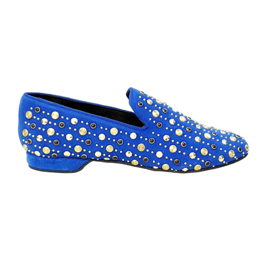 Scarpa mocassino Jack Sparrow Wish Dance Shop in camoscio blu royal con borchie dorate e cristalli Swarovski neri.