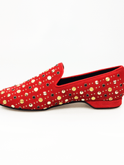 Load image into Gallery viewer, Wish Dance Shop Mocassino Jack Sparrow in Camoscio Rosso Swarovski Neri incastonati con Borchie grandi e piccole dorate
