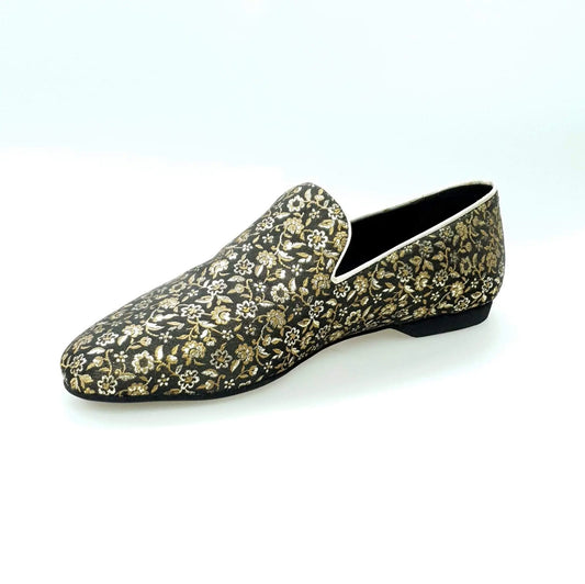 Scarpa mocassino da uomo Serse in tessuto fiorato veneziano color oro, con suola e dettagli eleganti.