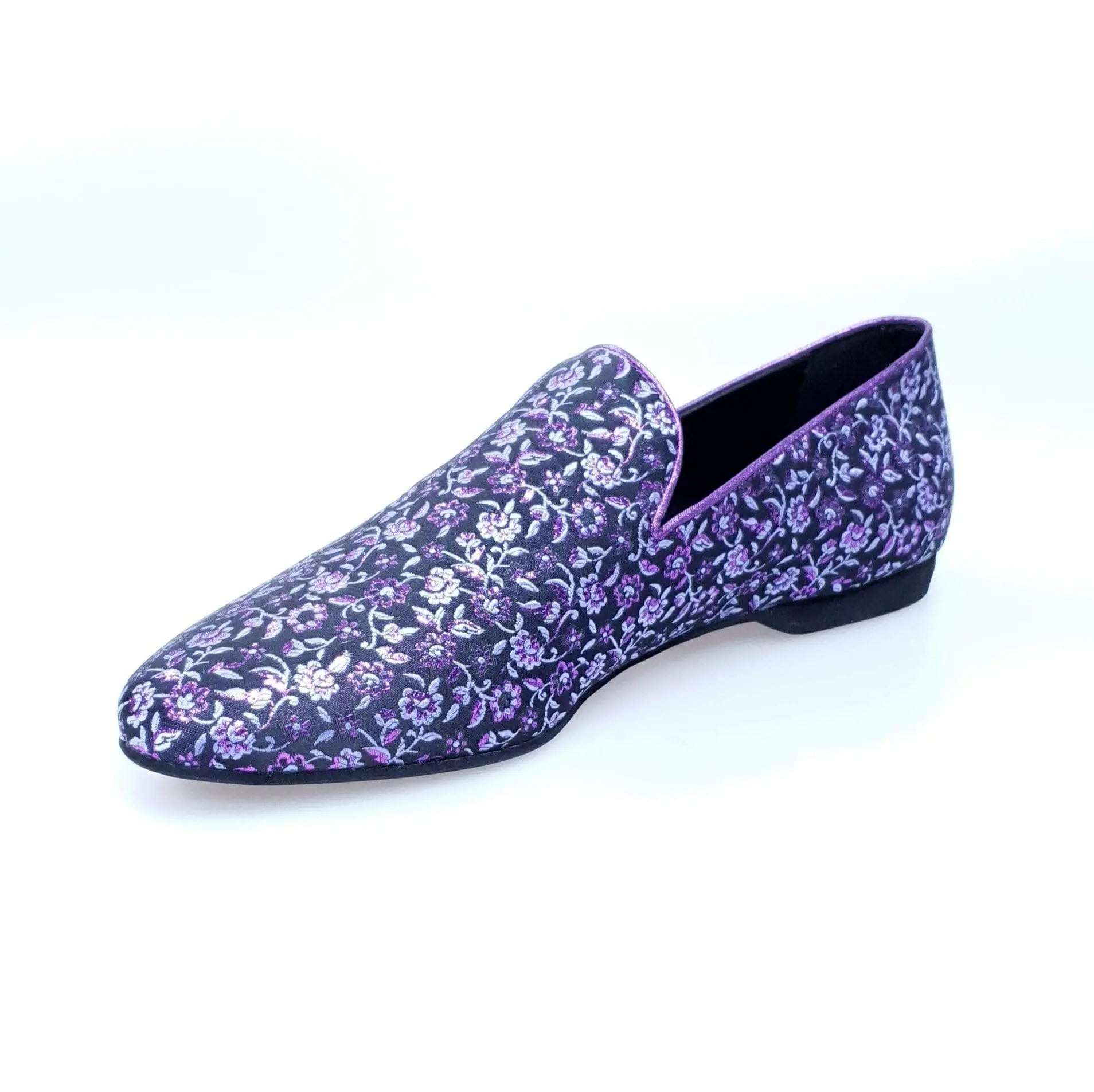 Scarpa mocassino da uomo Serse (800) in tessuto con ricamo veneziano fiorato lilla, marca Wish Dance Shop.