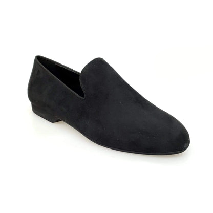 Scarpa mocassino da uomo in camoscio nero Wish Dance Shop, elegante e comoda, vista frontale con dettagli di design.