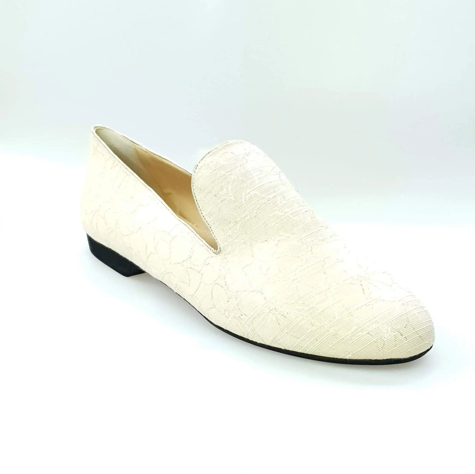 Mocassino da uomo Serse 800 in tessuto seta avorio con dettagli lavorati oro, elegante scarpa Wish Dance Shop.