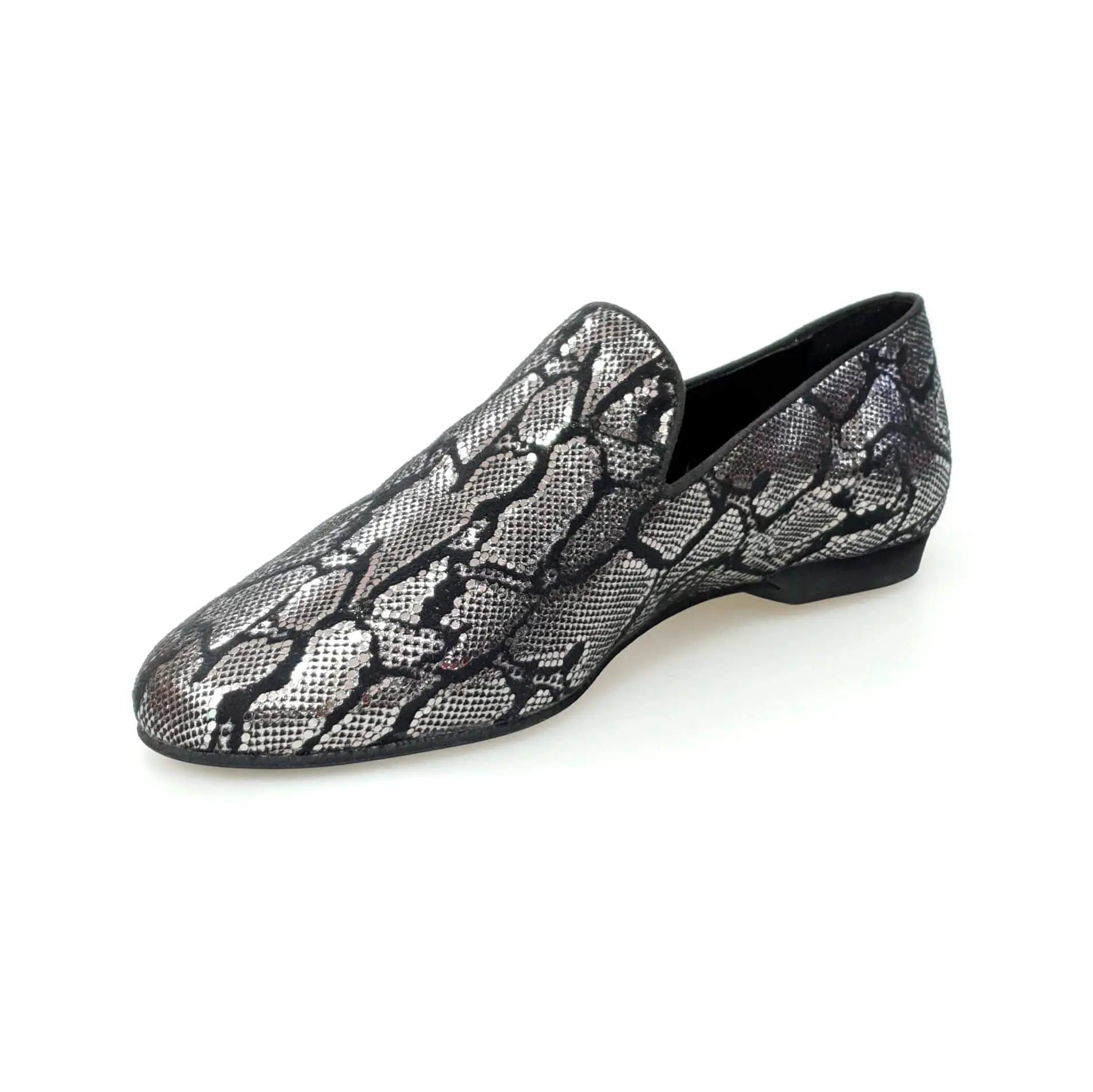 Mocassino da uomo Wish Dance Shop in pelle lavorata con fantasia Giga Python, con dettagli eleganti e stile sofisticato.