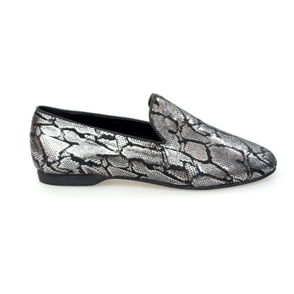 Mocassino da uomo in pelle lavorata con fantasia Giga Python, scarpa Wish Dance Shop, dettagli eleganti e stile sofisticato