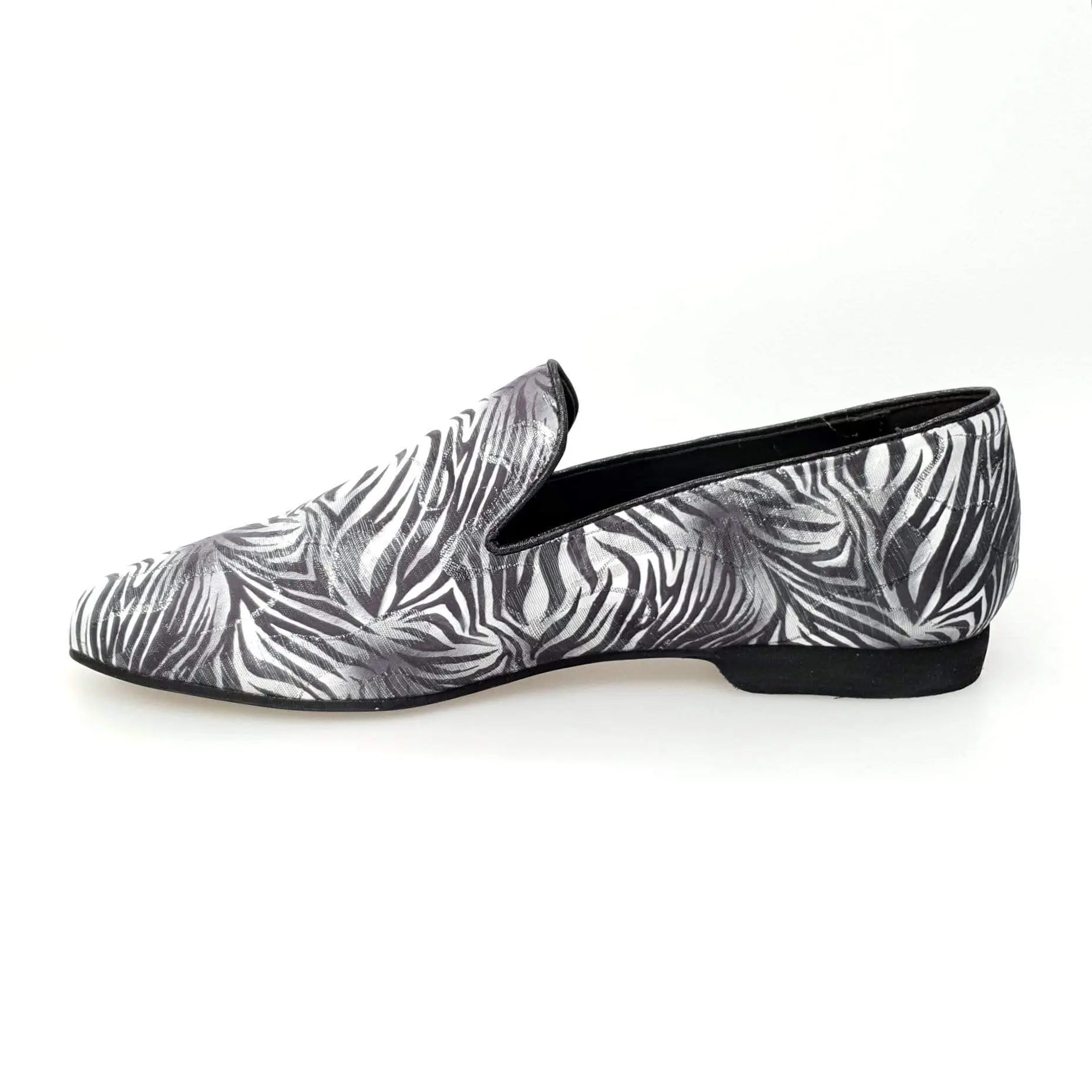 Scarpa mocassino da uomo Wish Dance Shop in tessuto con fantasia giungla grigia, comoda e elegante.