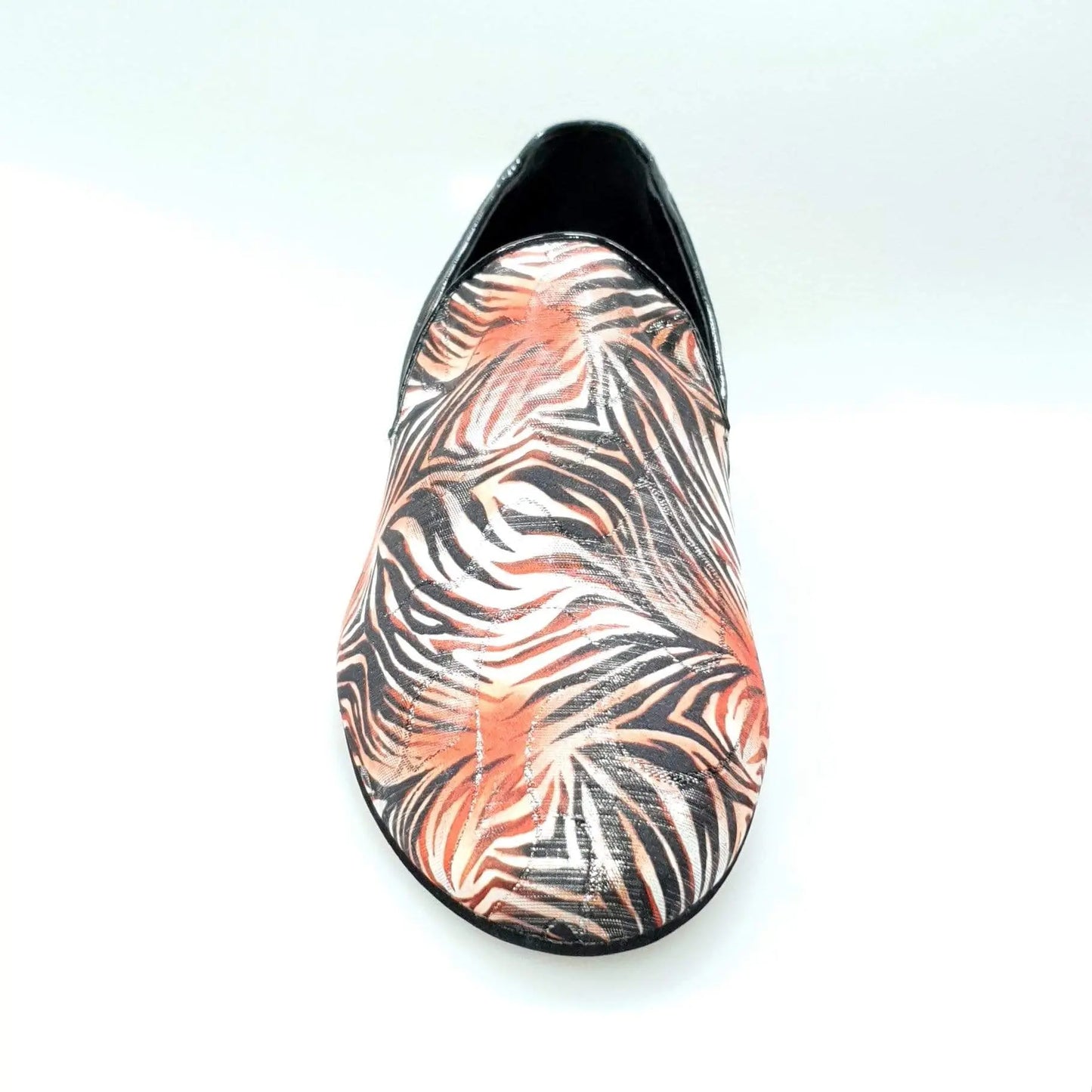 Mocassino da uomo Serse (800B) in tessuto fantasia giungla rossa con tallone in camoscio nero, stile elegante e casual.