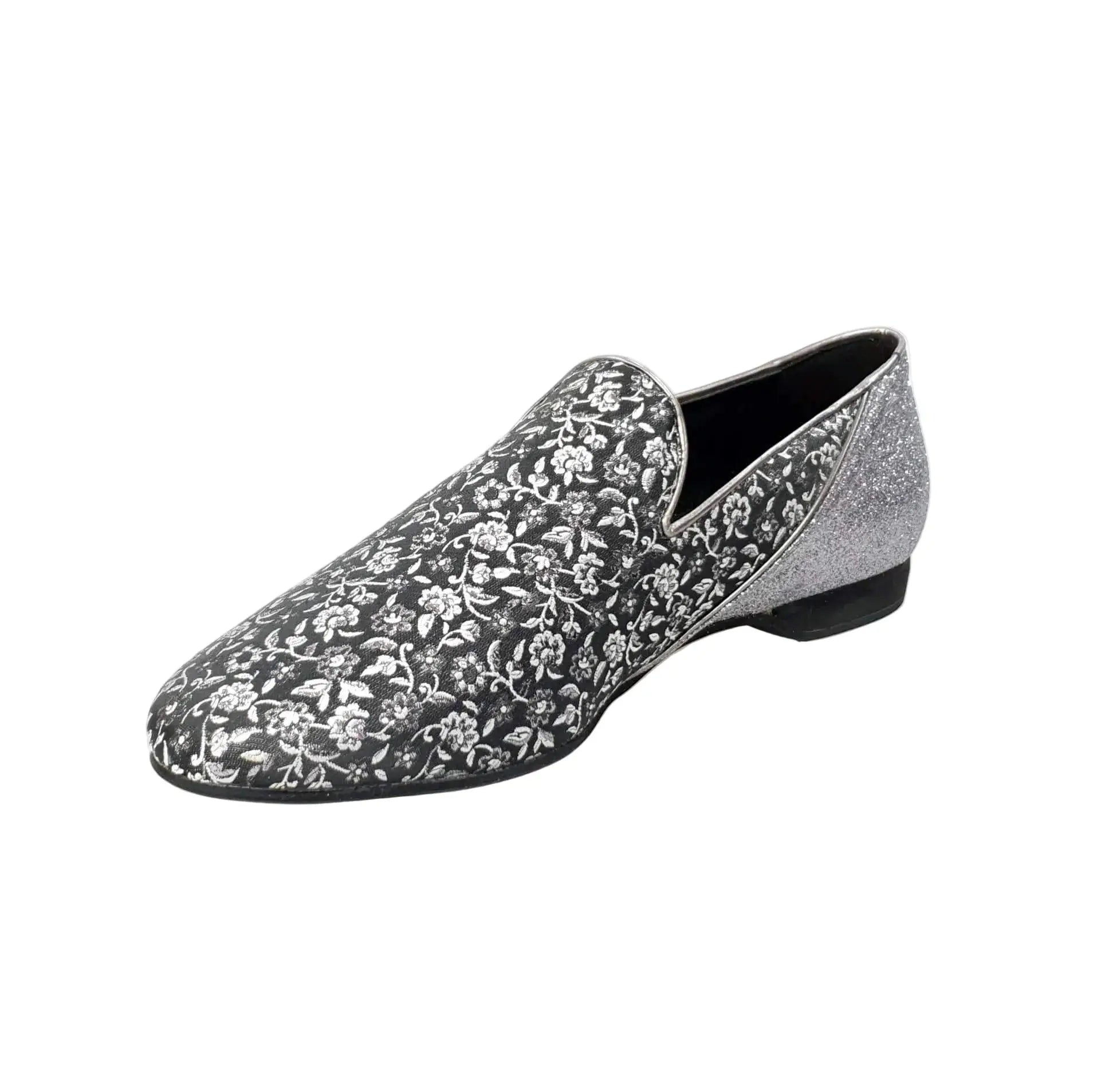 Scarpa da uomo Serse (800B) in tessuto veneziano grigio con tallone in glitter carbon, mocassino elegante e moderno.