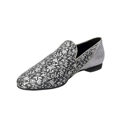 Scarpa da uomo Serse (800B) in tessuto veneziano grigio con tallone in glitter carbon, mocassino elegante e moderno.