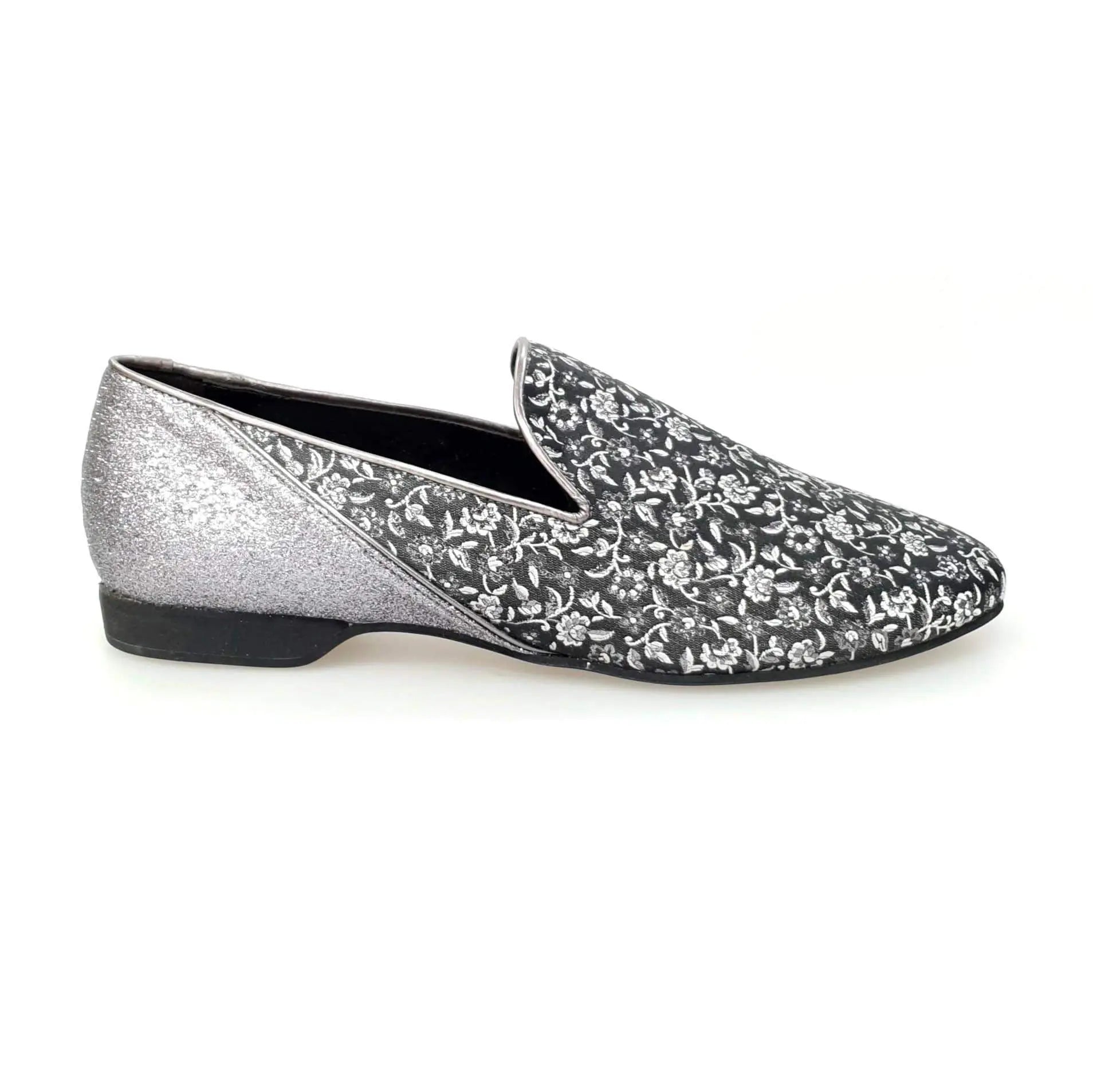 Scarpa mocassino da uomo Serse 800B in tessuto grigio con tallone in glitter carbon, stile veneziano.