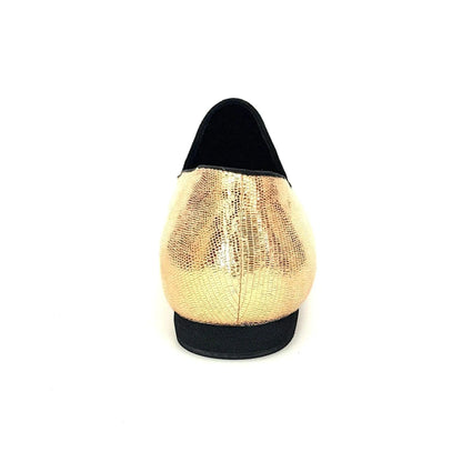 Scarpa mocassino da uomo in pelle lavorata stile lucertola dorata, elegante e sofisticata, con dettagli lucidi e finitura lucertola.