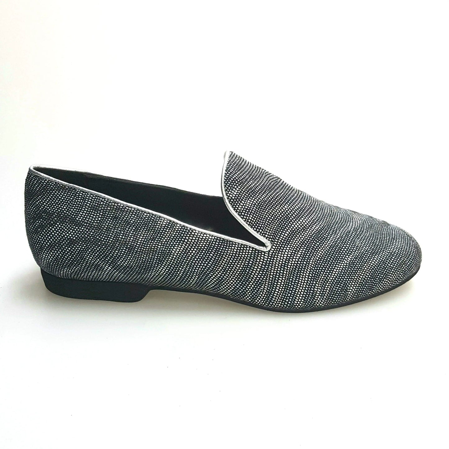 Mocassino da uomo Serse (800) in lurex zebrato silver, scarpa elegante con dettagli lucidi e texture zebrata.