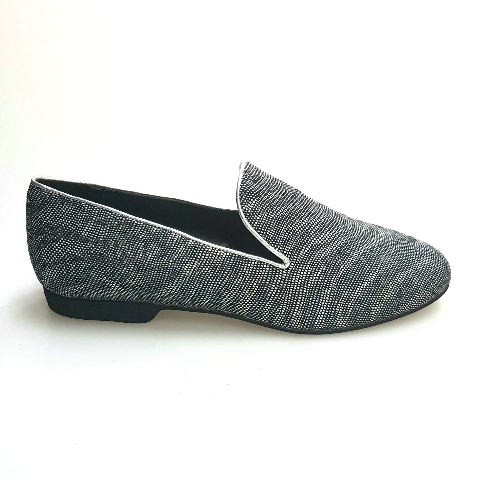 Mocassino da uomo Serse (800) in lurex zebrato silver, scarpa elegante con dettagli lucidi e texture zebrata.