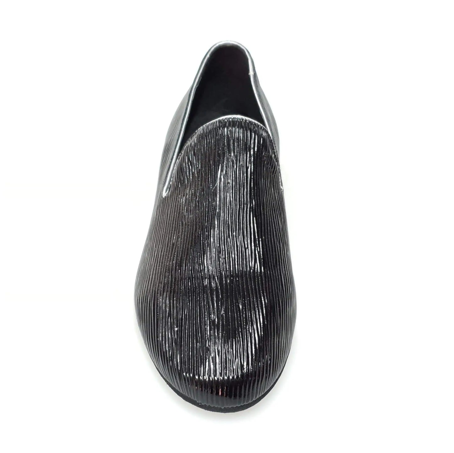 Mocassino da uomo in paglia nera con suola in gomma, calzatura elegante e leggera ideale per l'estate.